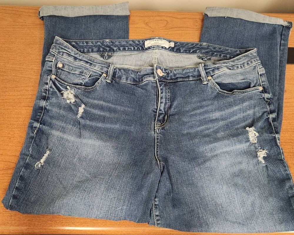 Torrid 24T denim jeans. Measures approx 44w x 30 Inseam x 12 rise. Has a cut hem